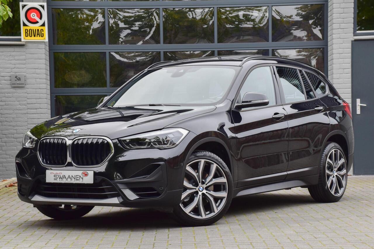 BMW X1 sDrive20i High Executive | Panoramadak | Leer