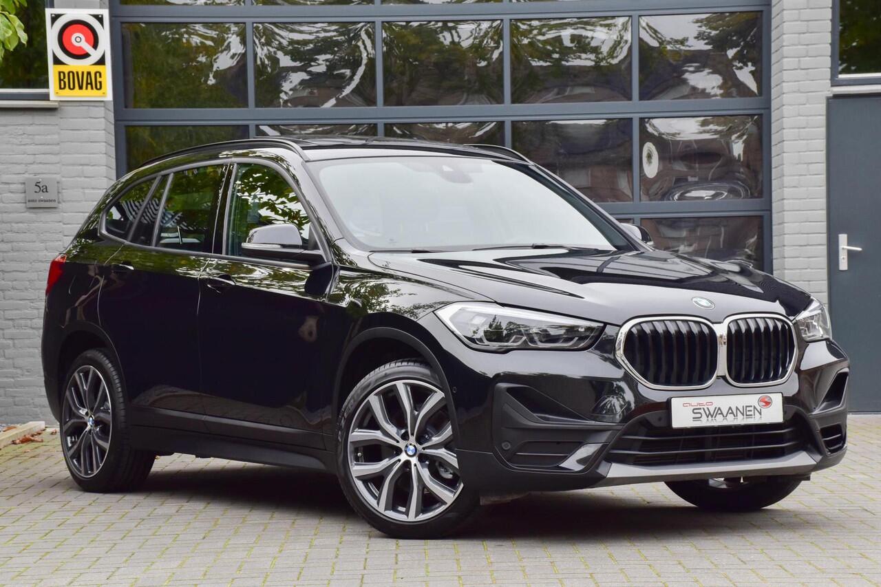 BMW X1 sDrive20i High Executive | Panoramadak | Leer