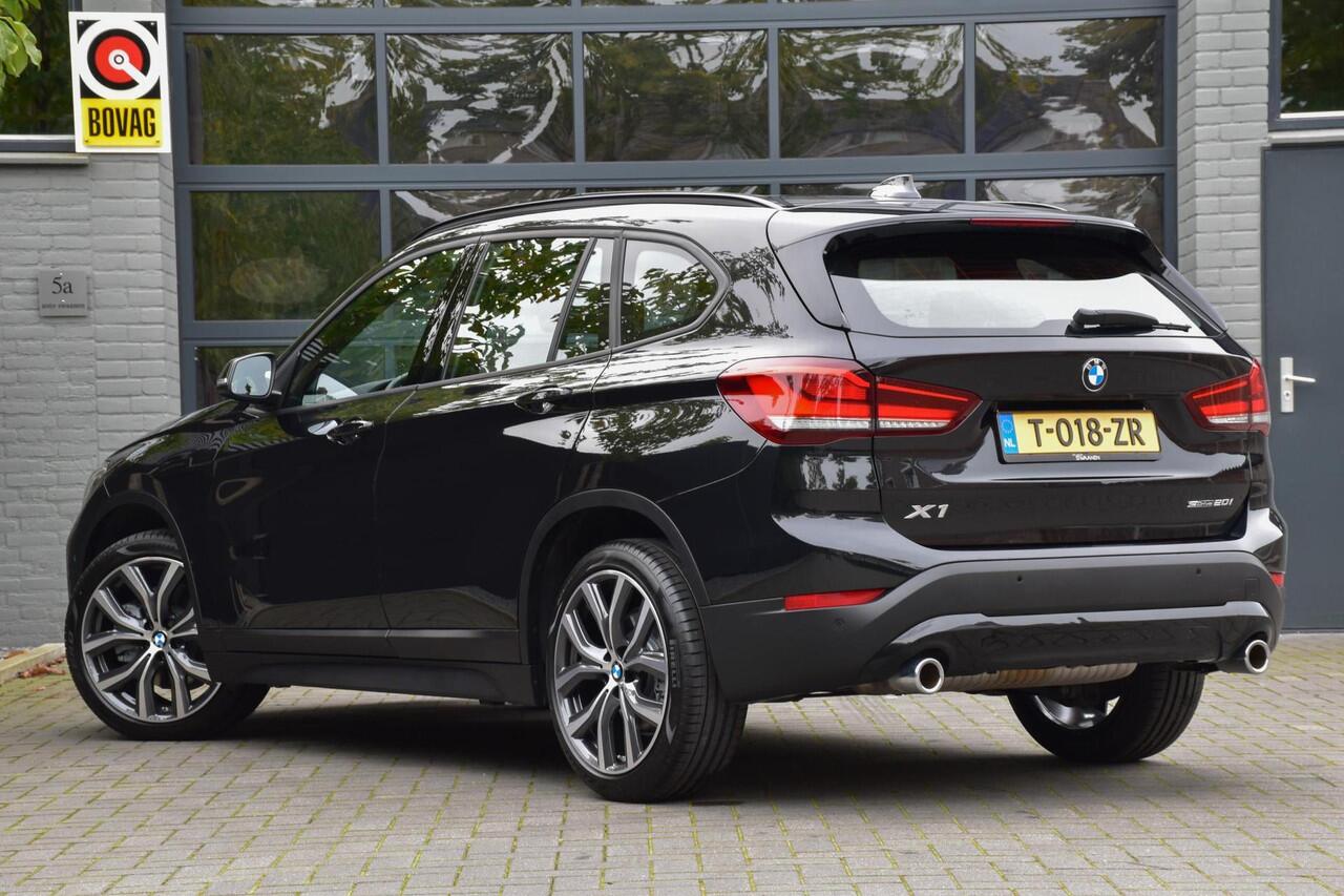 BMW X1 sDrive20i High Executive | Panoramadak | Leer