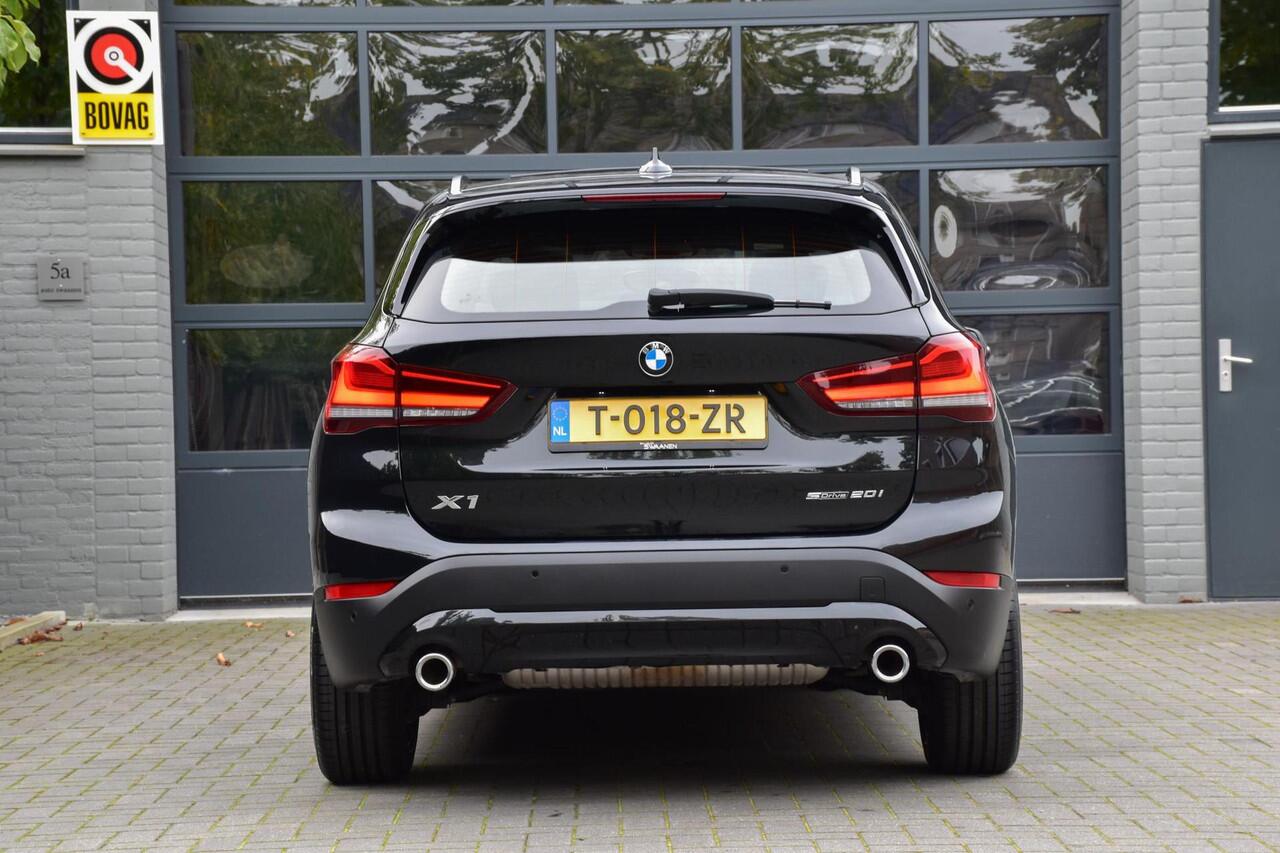 BMW X1 sDrive20i High Executive | Panoramadak | Leer