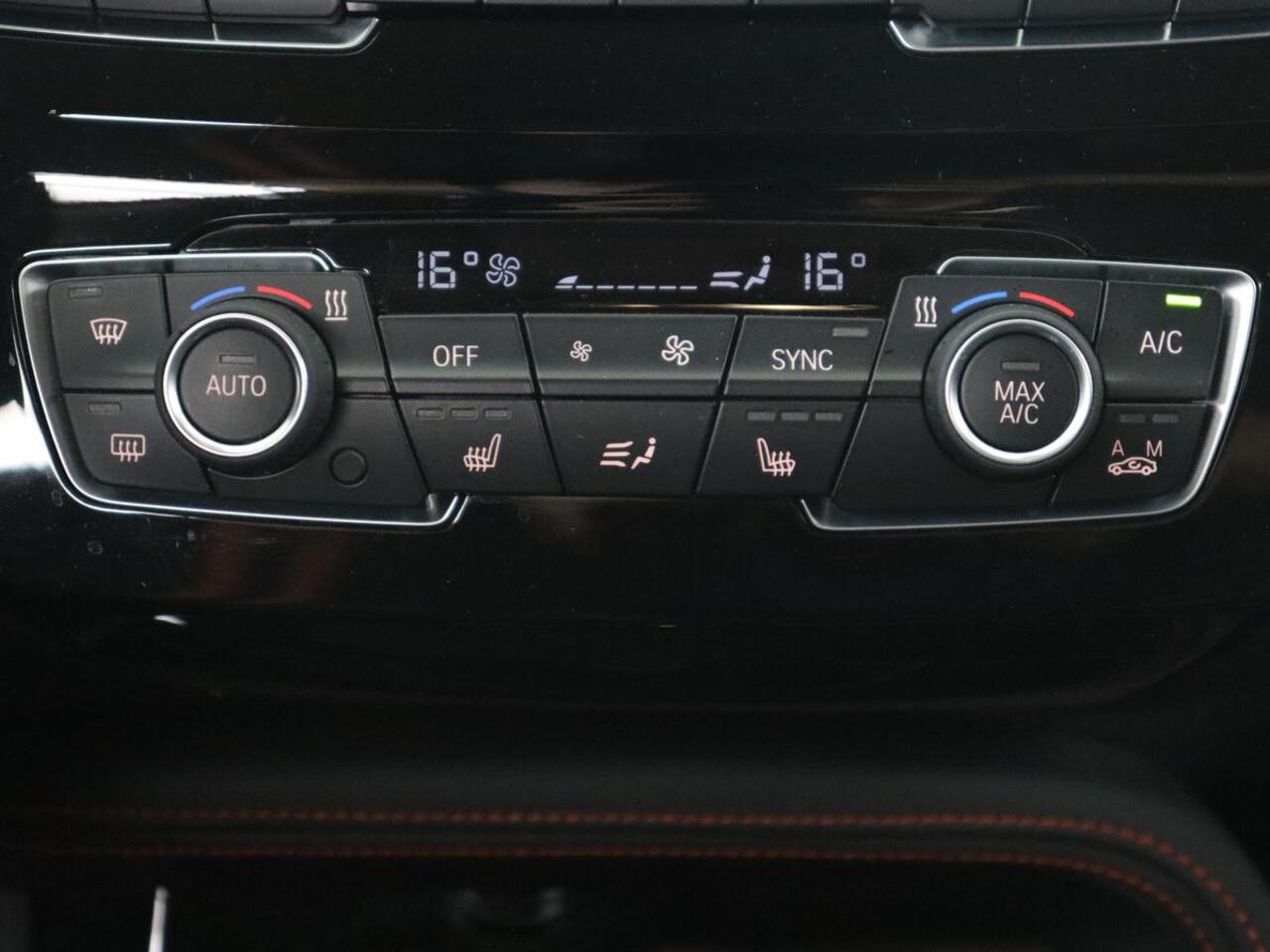 BMW X1 xDrive25e Sport Line | Stoelverwarming | Camera | Full LED | Sportstoelen | Keyless | Navigatie | Climate control | Parkeerhulp | Cruise control | DAB | Bluetooth