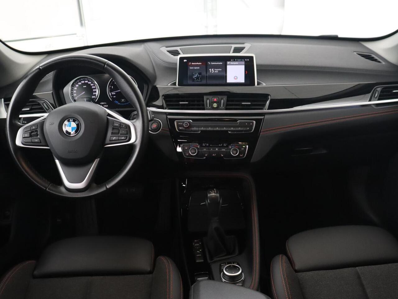 BMW X1 xDrive25e Sport Line | Stoelverwarming | Camera | Full LED | Sportstoelen | Keyless | Navigatie | Climate control | Parkeerhulp | Cruise control | DAB | Bluetooth