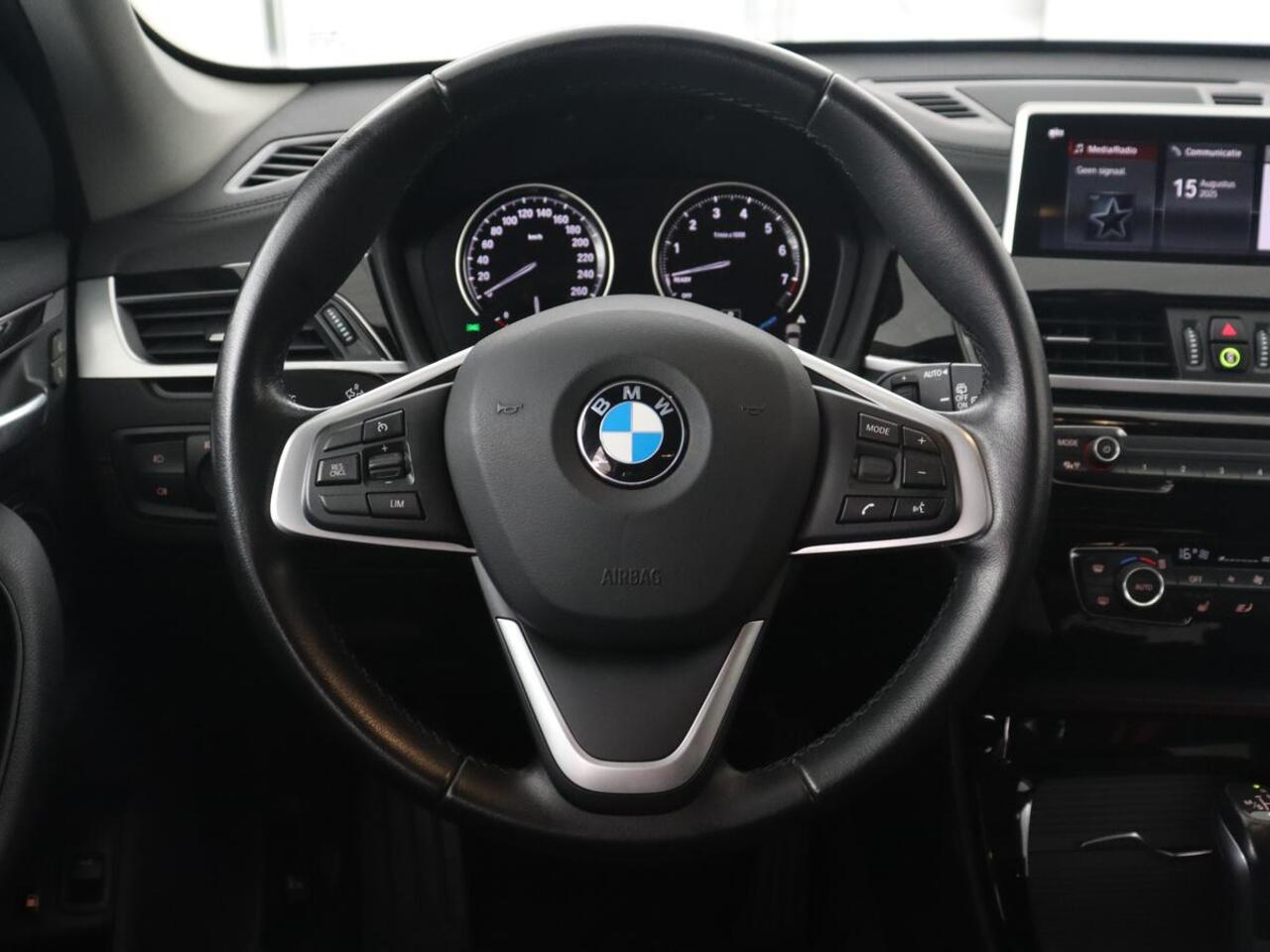 BMW X1 xDrive25e Sport Line | Stoelverwarming | Camera | Full LED | Sportstoelen | Keyless | Navigatie | Climate control | Parkeerhulp | Cruise control | DAB | Bluetooth