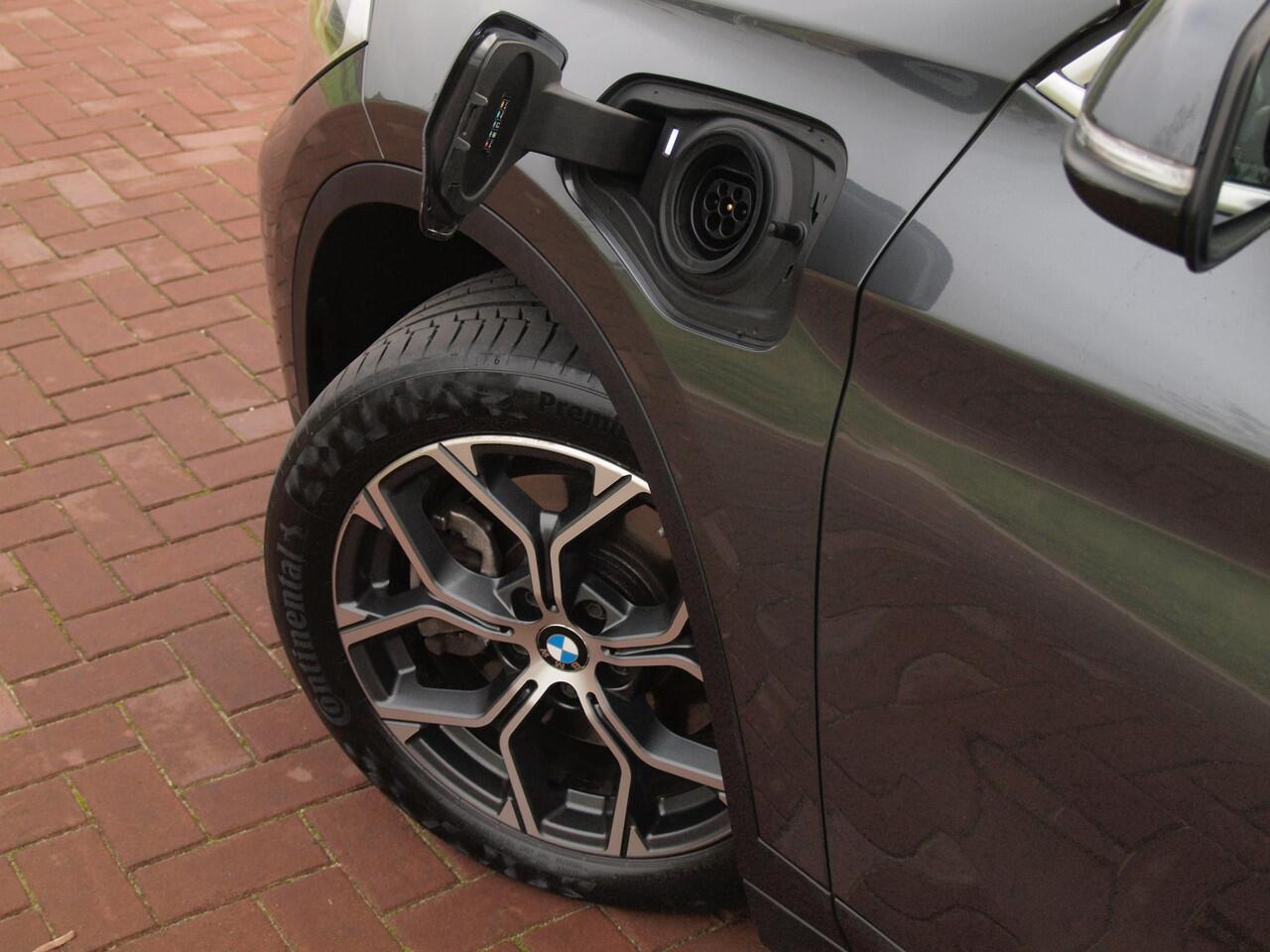 BMW X1 xDrive25e eDrive Edition | Head-Up Display | Harman Kardon | Apple Carplay | Sfeerverlichting | Trekhaak |