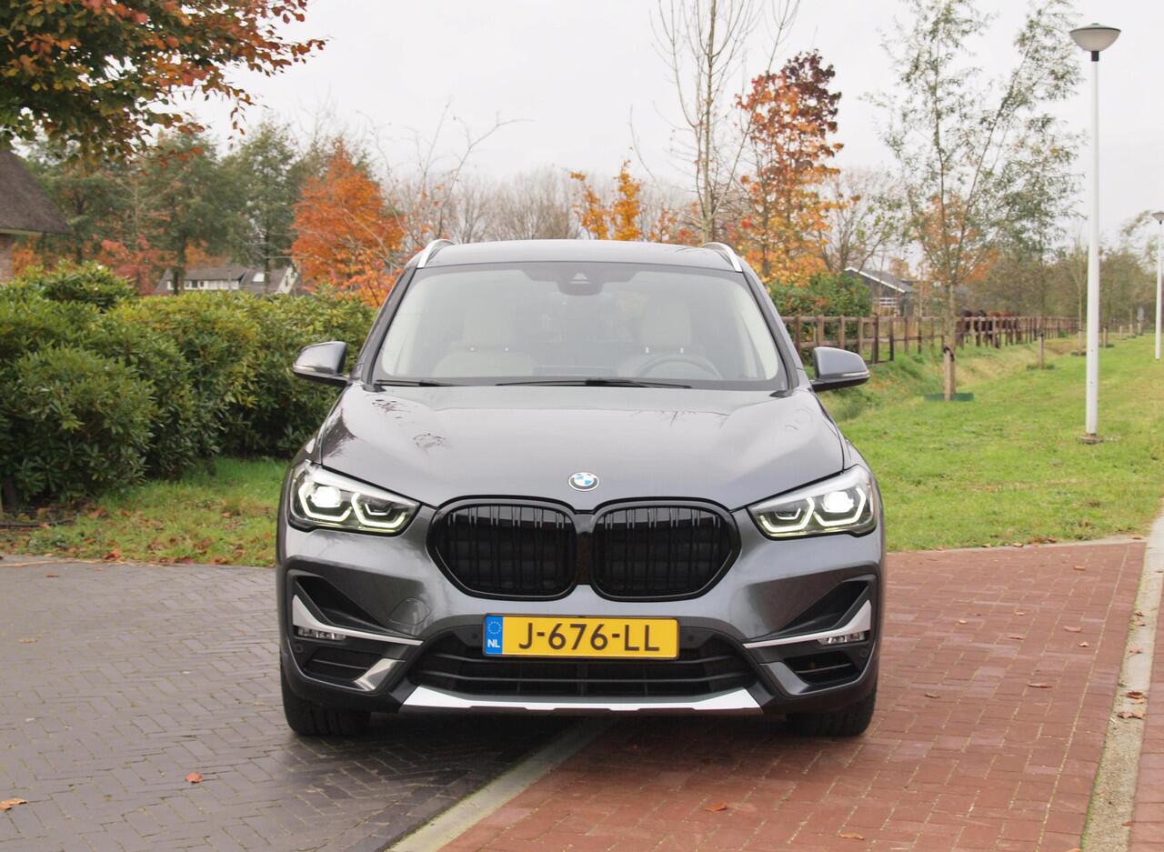 BMW X1 xDrive25e eDrive Edition | Head-Up Display | Harman Kardon | Apple Carplay | Sfeerverlichting | Trekhaak |