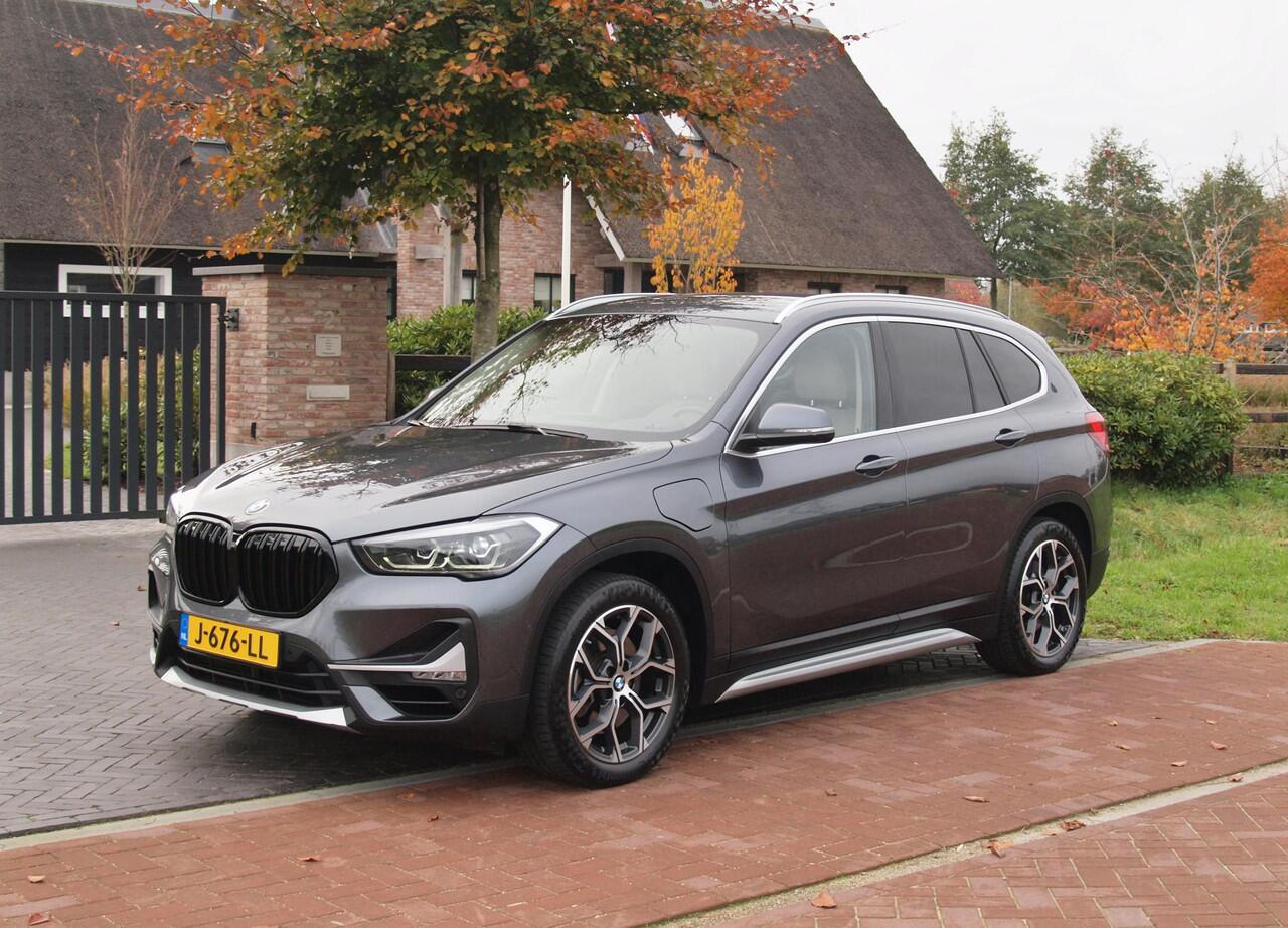 BMW X1 xDrive25e eDrive Edition | Head-Up Display | Harman Kardon | Apple Carplay | Sfeerverlichting | Trekhaak |