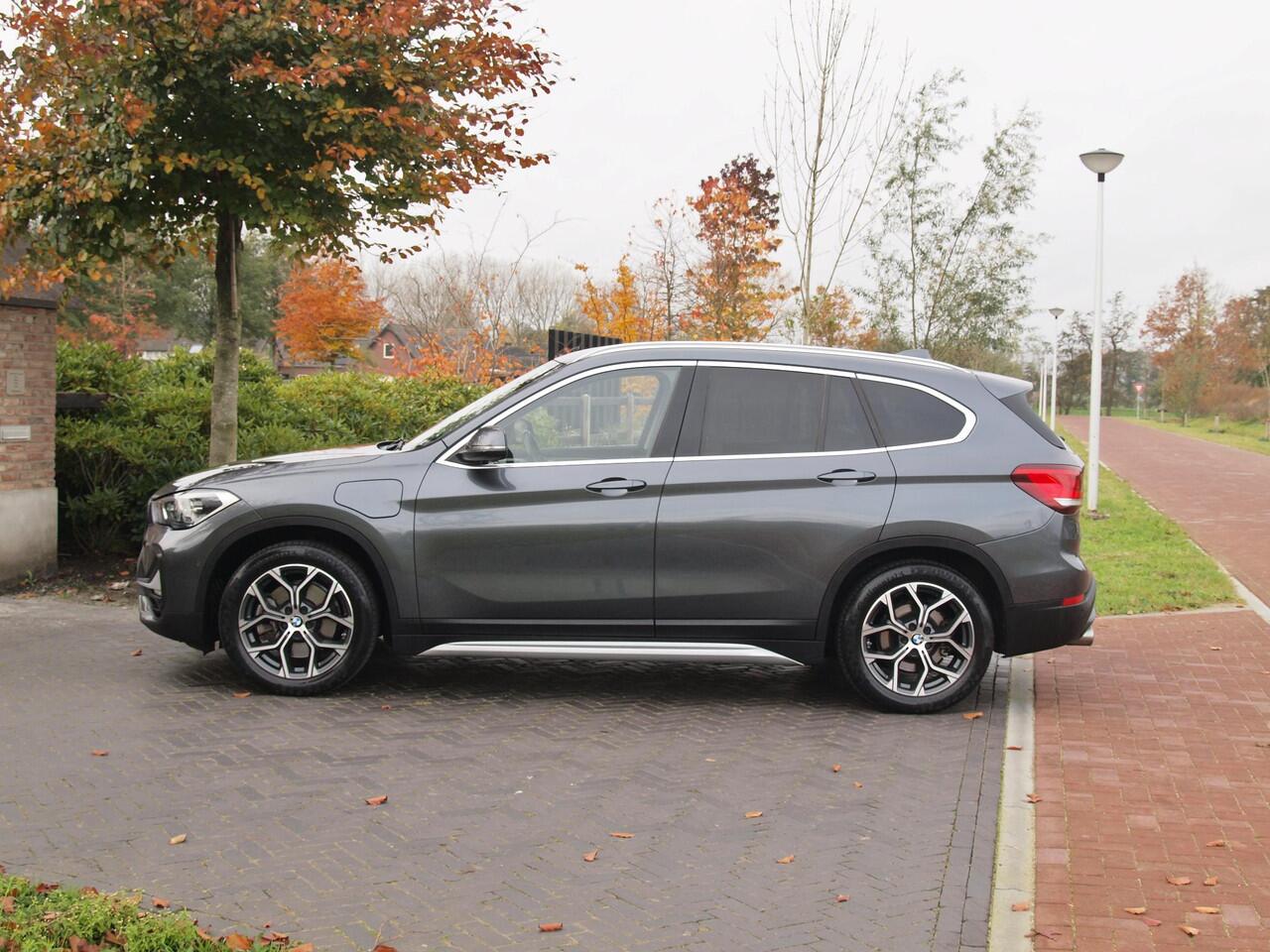 BMW X1 xDrive25e eDrive Edition | Head-Up Display | Harman Kardon | Apple Carplay | Sfeerverlichting | Trekhaak |