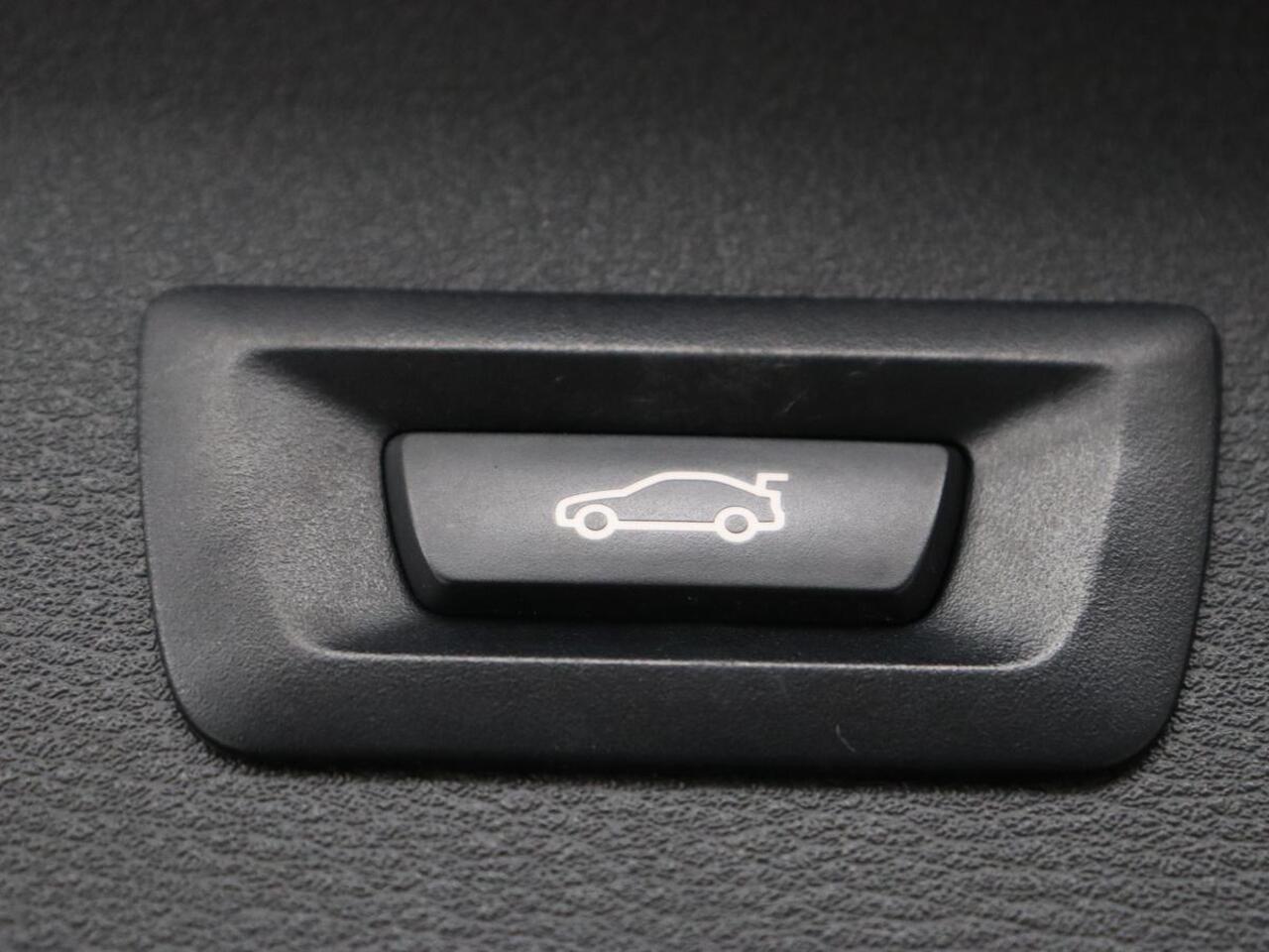 BMW X1 Xdrive25e Edrive Edition | Panoramadak | Stoelverwarming | Full LED | Navigatie | Climate control | Parkeerhulp | Cruise control | PHEV | Plug In