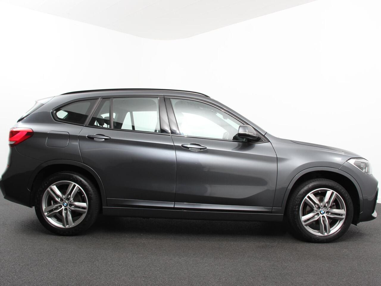 BMW X1 sDrive18i Automaat M-Sport | Navigatie | Cruise Control | Stoelverwarming | Elektrische achterklep | Climate Control | Lichtmetalen velgen