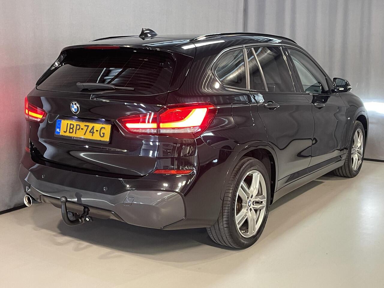 BMW X1 xDrive25e High Executive M Sport 18''/Leder/Trekhaak/Stoelverwarming/Sportstoelen/Elektrische Klep/LED/DAB/Navigatie/PDC