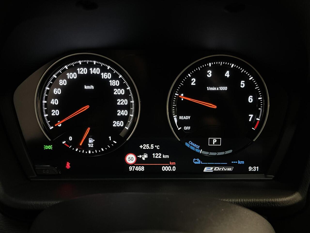 BMW X1 xDrive25e High Executive M Sport 18''/Leder/Trekhaak/Stoelverwarming/Sportstoelen/Elektrische Klep/LED/DAB/Navigatie/PDC