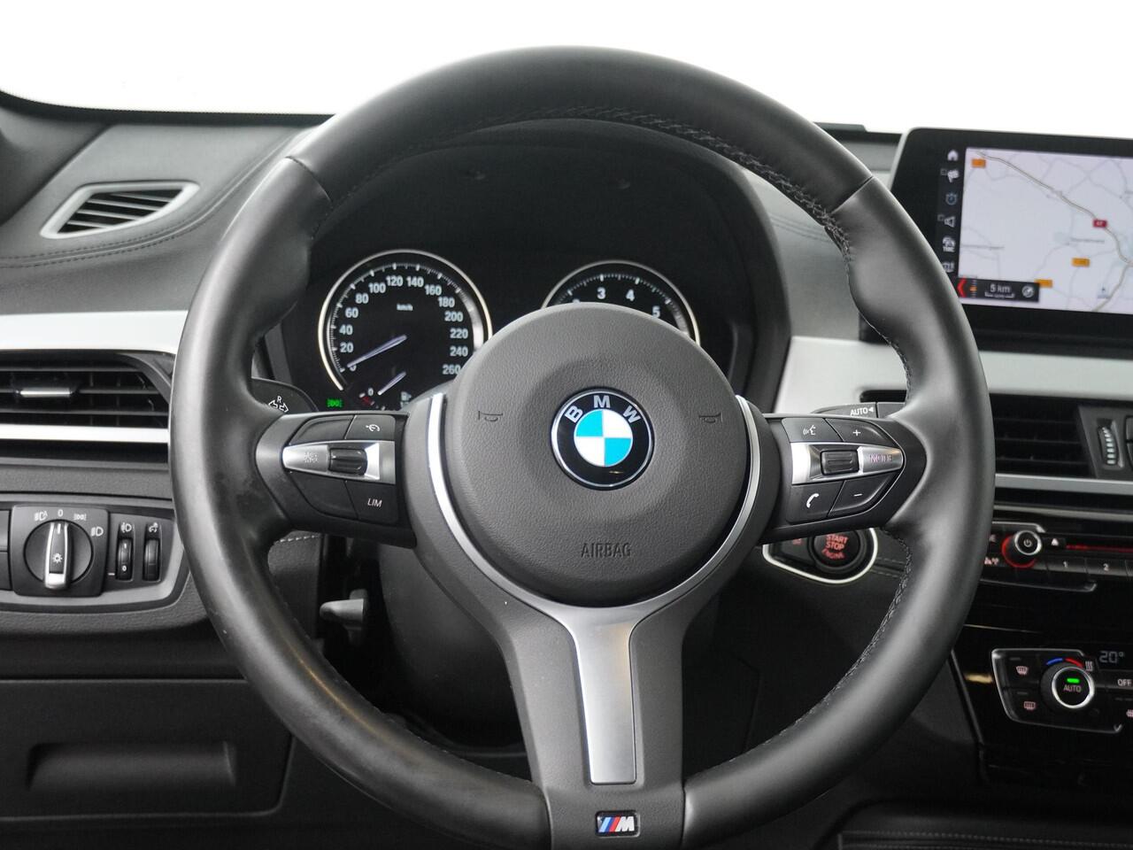 BMW X1 sDrive20i VDL Nedcar Edition | Trekhaak | Stoelverwarming | Head-up Display | Achteruitrijcamera