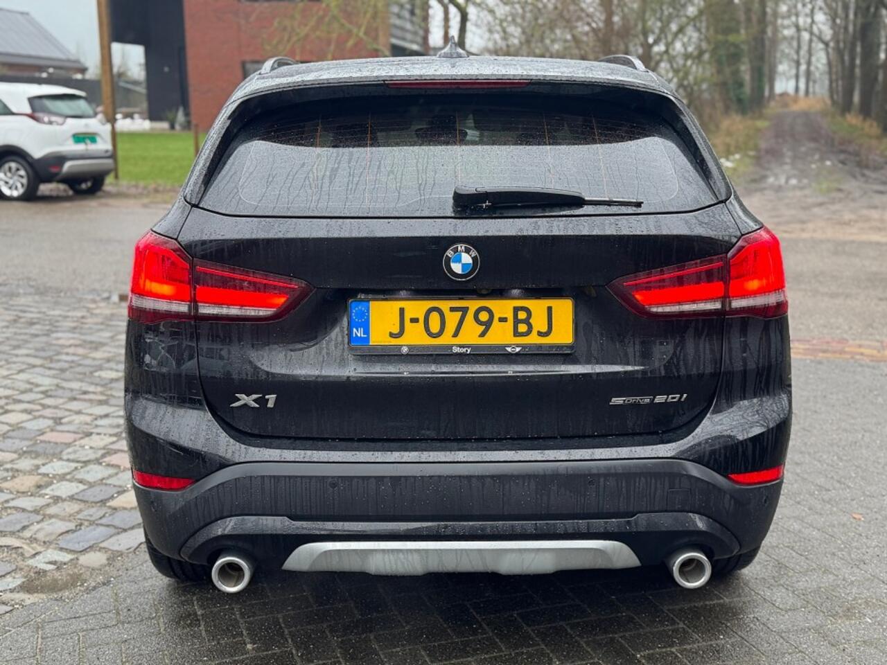 BMW X1 sDrive 2.0i 192pk autom ecc,beigeleer,lmv,navi,led,chroom,dglas,camera
