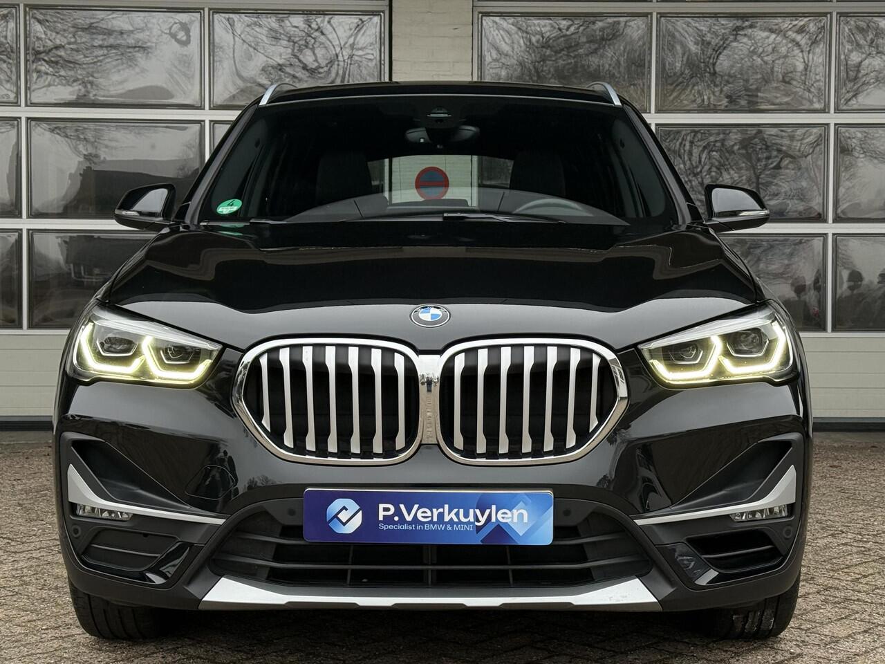 BMW X1 sDrive20i VDL Nedcar Edition | PANORAMA | 19 INCH LM VELGEN | SPORTSTOELEN | ADAPT. CRUISE | SPORTSTOELEN | CAMERA |