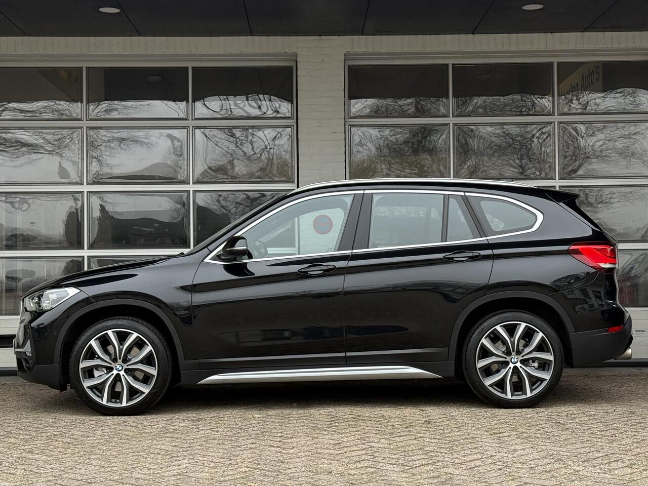 BMW X1 sDrive20i VDL Nedcar Edition | PANORAMA | 19 INCH LM VELGEN | SPORTSTOELEN | ADAPT. CRUISE | SPORTSTOELEN | CAMERA |