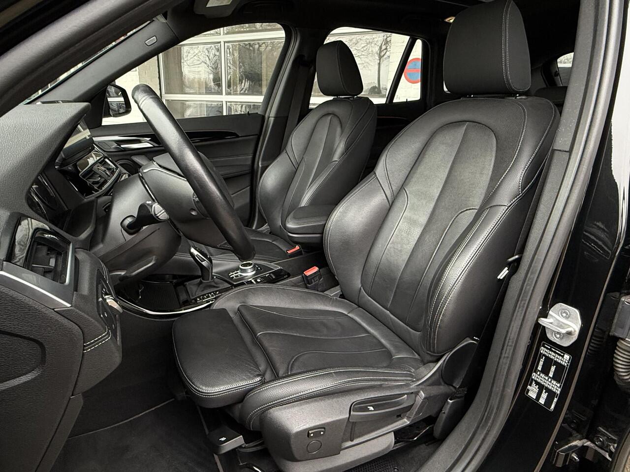 BMW X1 sDrive20i VDL Nedcar Edition | PANORAMA | 19 INCH LM VELGEN | SPORTSTOELEN | ADAPT. CRUISE | SPORTSTOELEN | CAMERA |