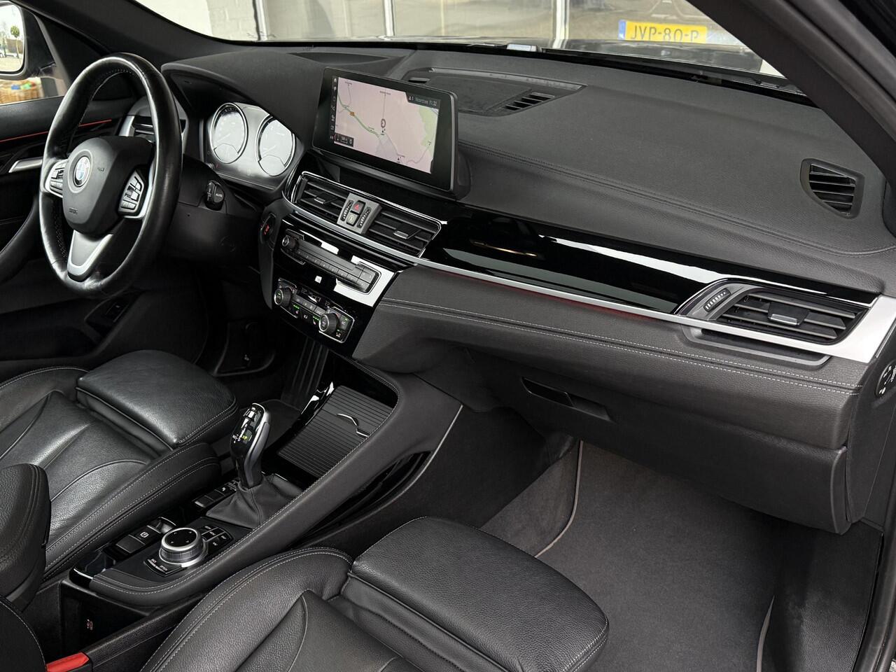BMW X1 sDrive20i VDL Nedcar Edition | PANORAMA | 19 INCH LM VELGEN | SPORTSTOELEN | ADAPT. CRUISE | SPORTSTOELEN | CAMERA |