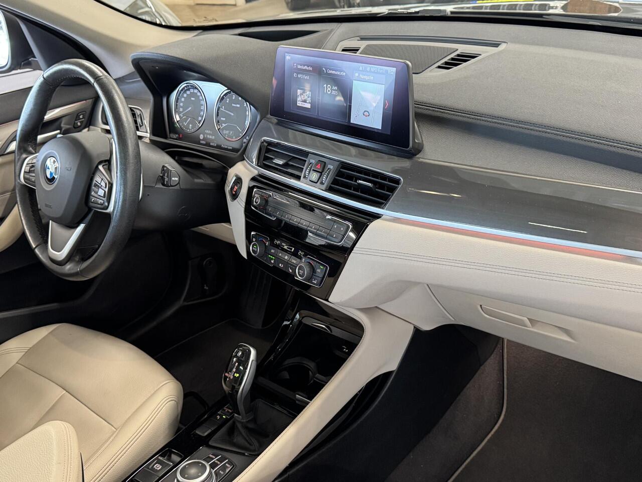BMW X1 sDrive20i High Executive Edition Trekhaak | Pano | Navigatie | LED | Airco-Ecc | LM-Velgen |Stoelverwarming | Camera | ( Vestiging - Nieuwegein )