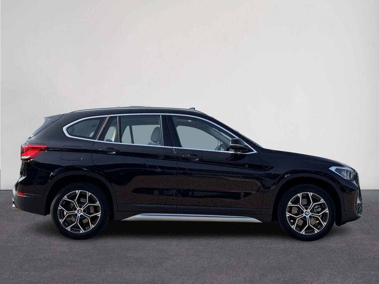 BMW X1 sDrive20i High Executive Edition Trekhaak | Pano | Navigatie | LED | Airco-Ecc | LM-Velgen |Stoelverwarming | Camera | ( Vestiging - Nieuwegein )