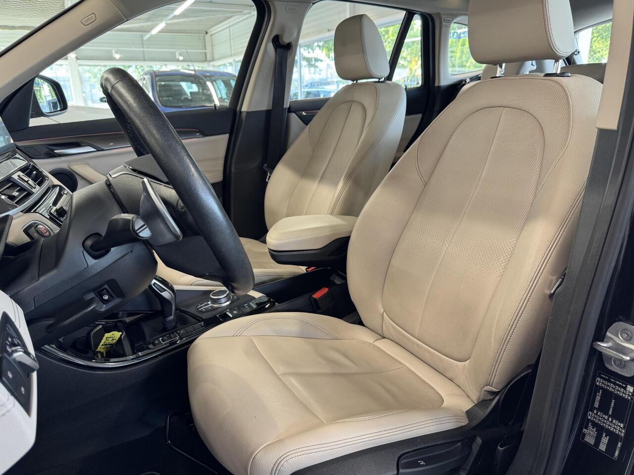 BMW X1 sDrive20i High Executive Edition Trekhaak | Pano | Navigatie | LED | Airco-Ecc | LM-Velgen |Stoelverwarming | Camera | ( Vestiging - Nieuwegein )