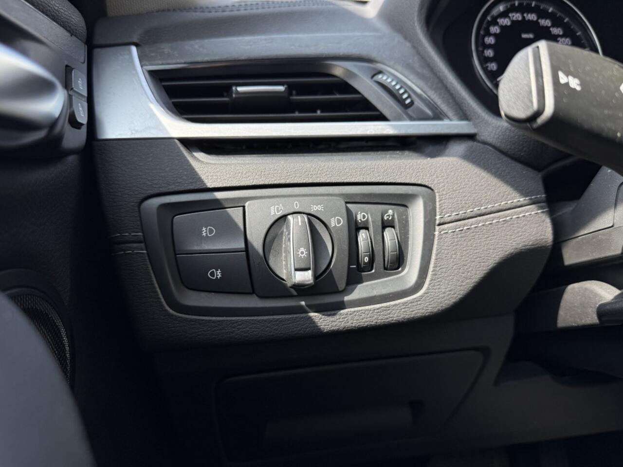 BMW X1 X1 xDrive25e plugin xLine | 220PK | Vleder | Pano | Camera