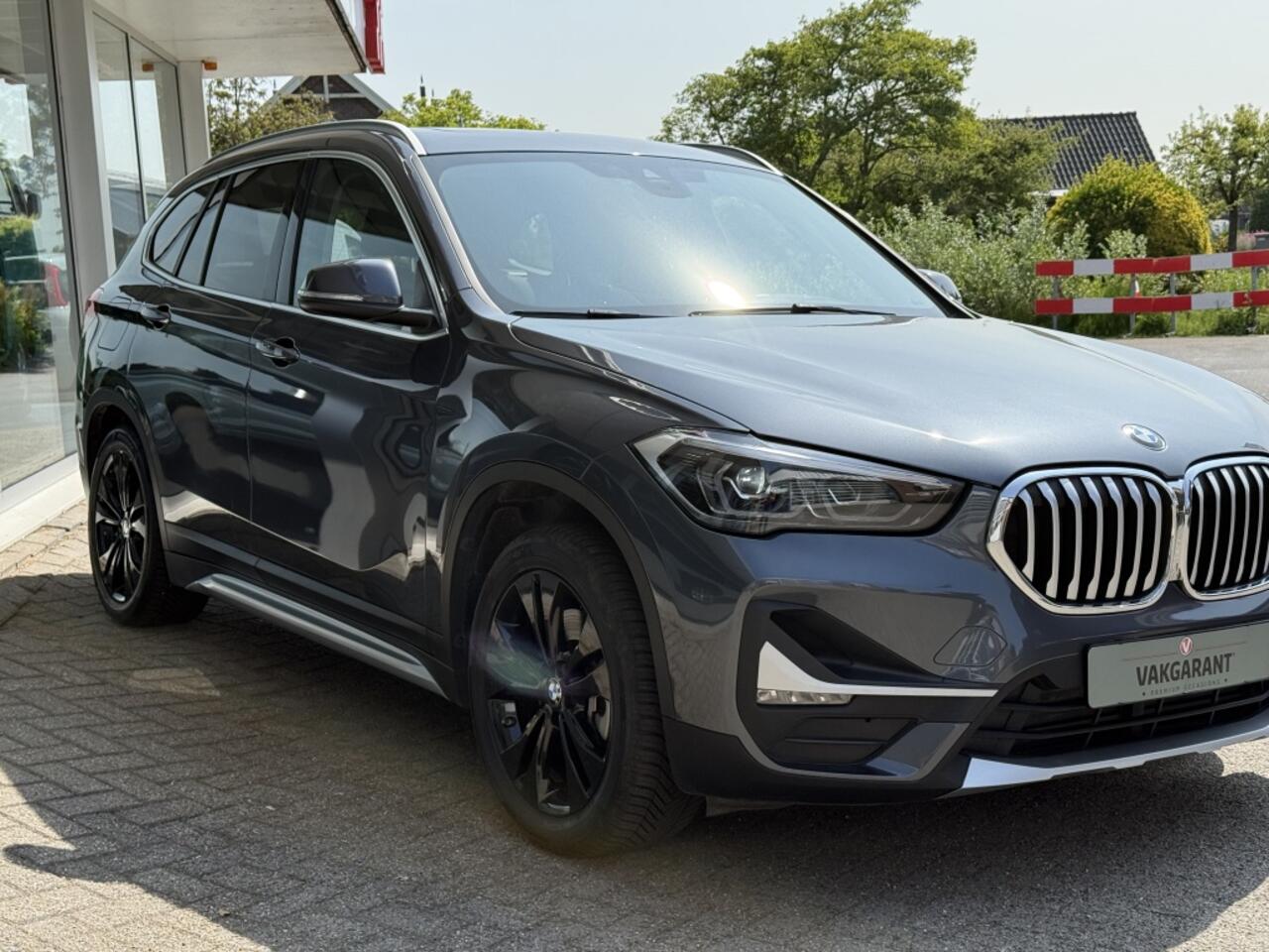 BMW X1 X1 xDrive25e plugin xLine | 220PK | Vleder | Pano | Camera