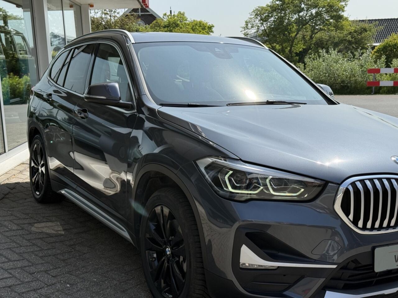 BMW X1 X1 xDrive25e plugin xLine | 220PK | Vleder | Pano | Camera