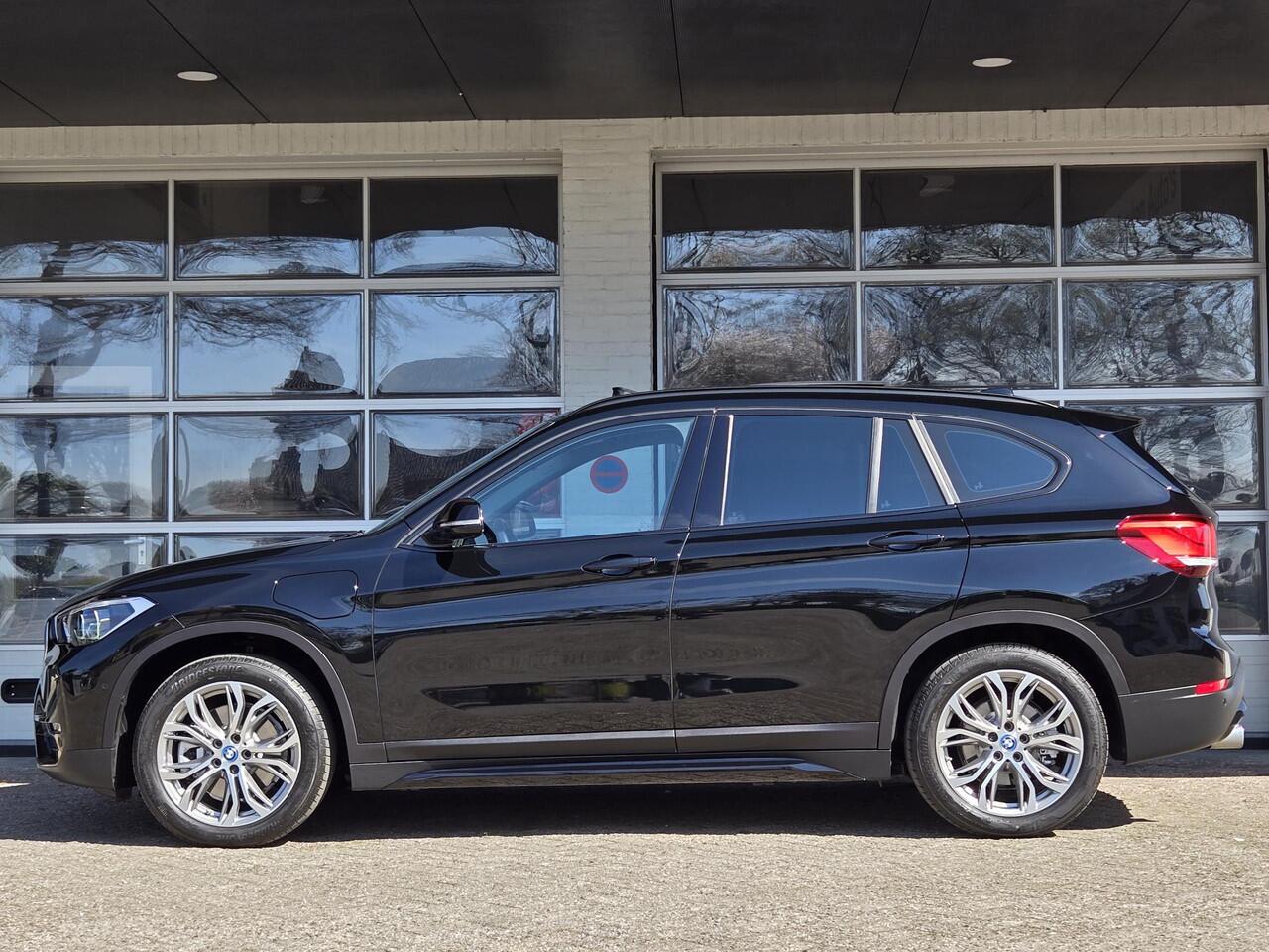 BMW X1 xDrive25e eDrive Sport Line | PANORAMA | SPORTSTOELEN | ELEKTR. ACHTERKLEP | CAMERA |