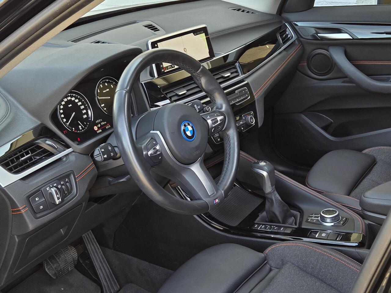 BMW X1 xDrive25e eDrive Sport Line | PANORAMA | SPORTSTOELEN | ELEKTR. ACHTERKLEP | CAMERA |