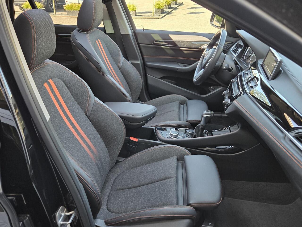 BMW X1 xDrive25e eDrive Sport Line | PANORAMA | SPORTSTOELEN | ELEKTR. ACHTERKLEP | CAMERA |