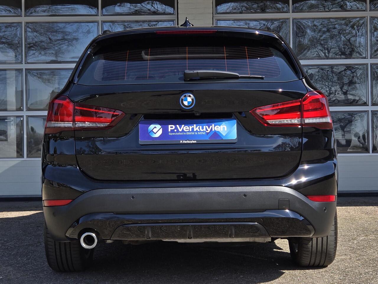 BMW X1 xDrive25e eDrive Sport Line | PANORAMA | SPORTSTOELEN | ELEKTR. ACHTERKLEP | CAMERA |