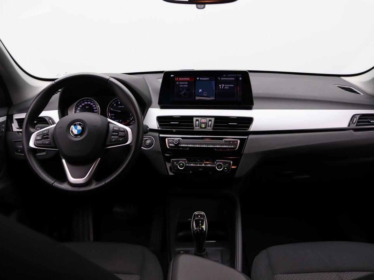 BMW X1 sDrive18i Achteruitrijcamera | Head-up Display | Afneembare Trekhaak | Navigatie Prof. | LM 17''
