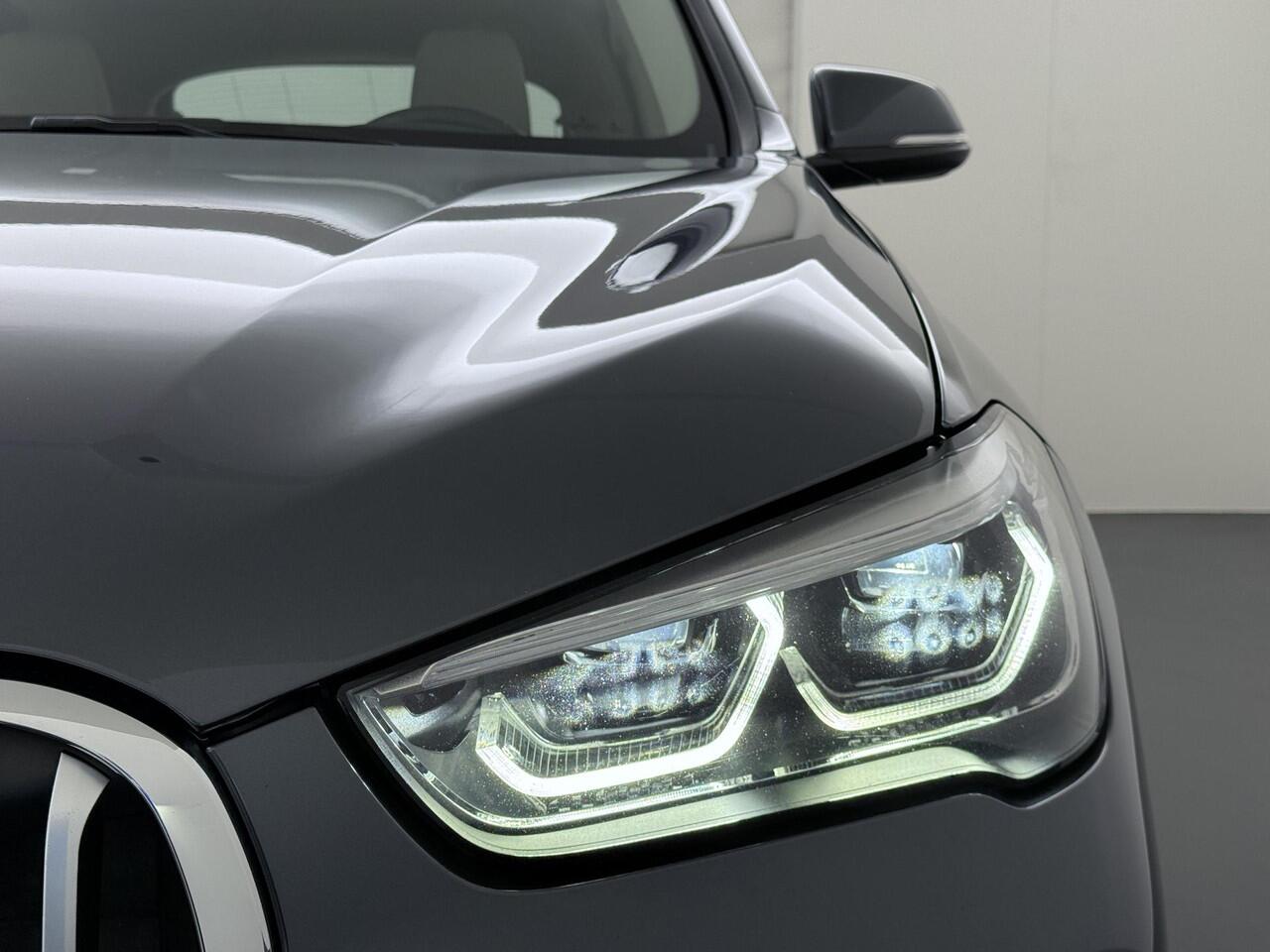 BMW X1 sDrive18i Business Edition Plus X-Line | Panorama Dak | Dealer Onderhouden | Camera |