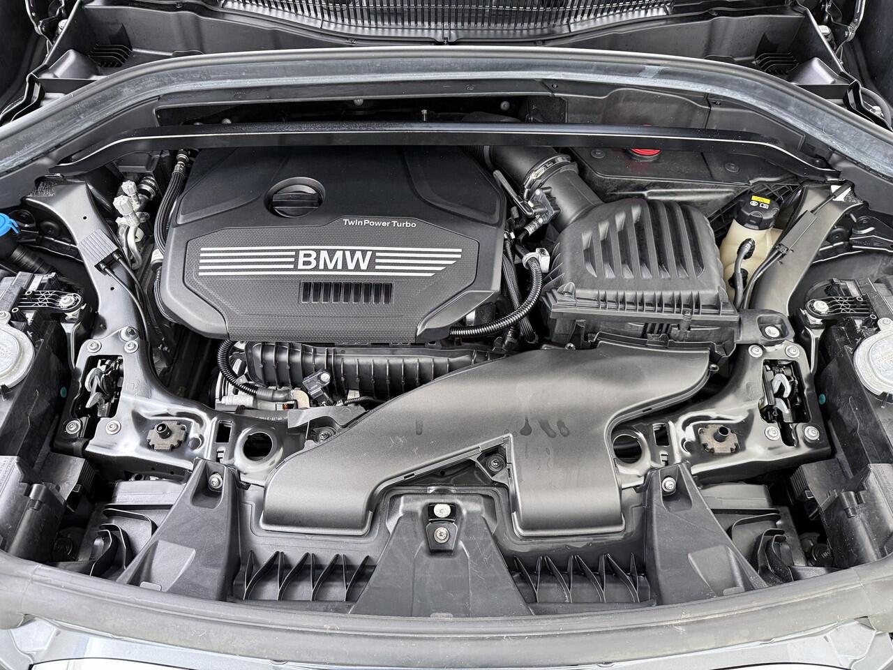 BMW X1 sDrive18i Business Edition Plus X-Line | Panorama Dak | Dealer Onderhouden | Camera |