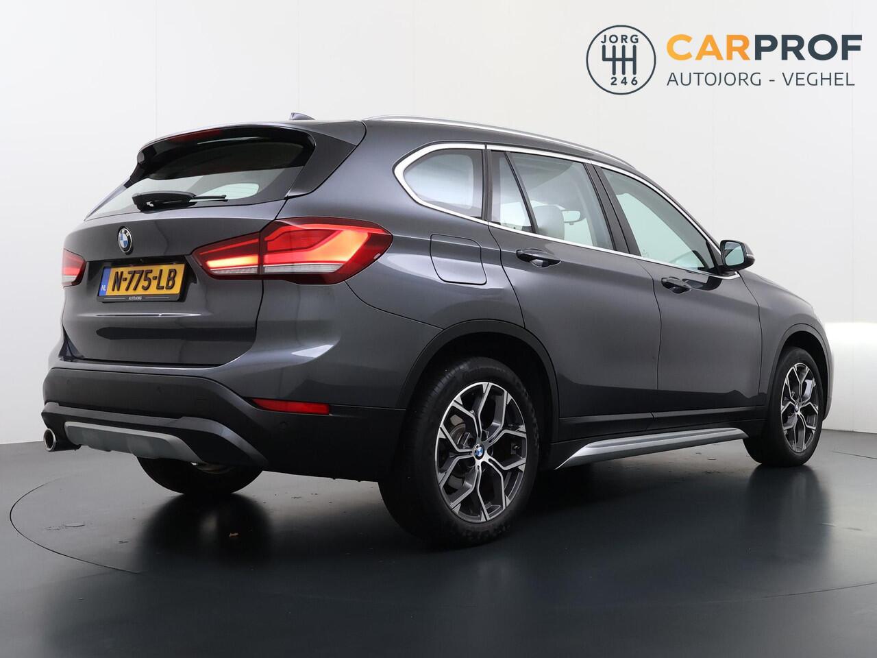 BMW X1 sDrive18i Business Edition Plus X-Line | Panorama Dak | Dealer Onderhouden | Camera |