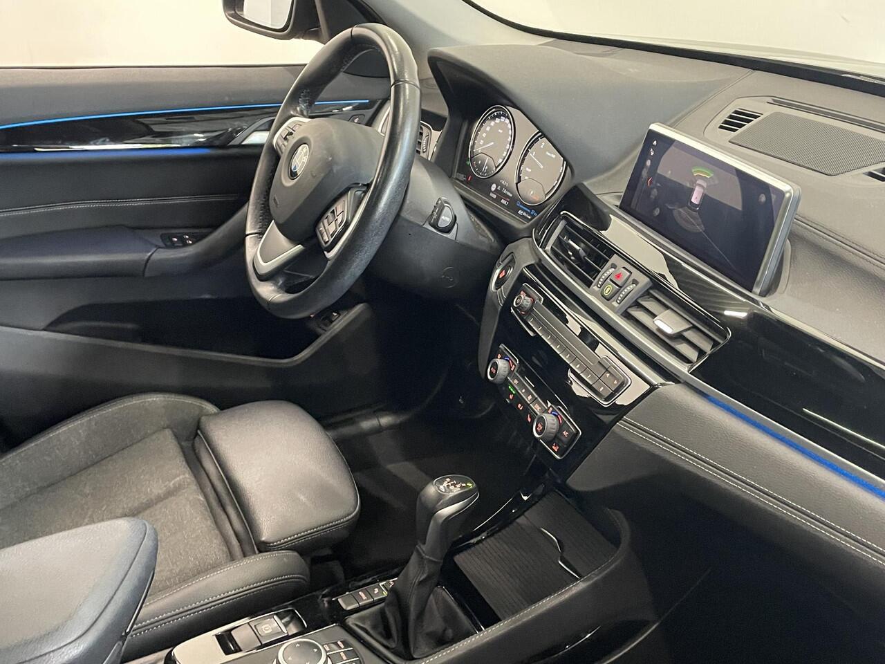 BMW X1 xDrive25e SportLine Aut PHEV Pano dak HiFi system Verwarmbare stoelen Sport stoelen navi Carplay PDC V+A Elektrische achterklep Full Led