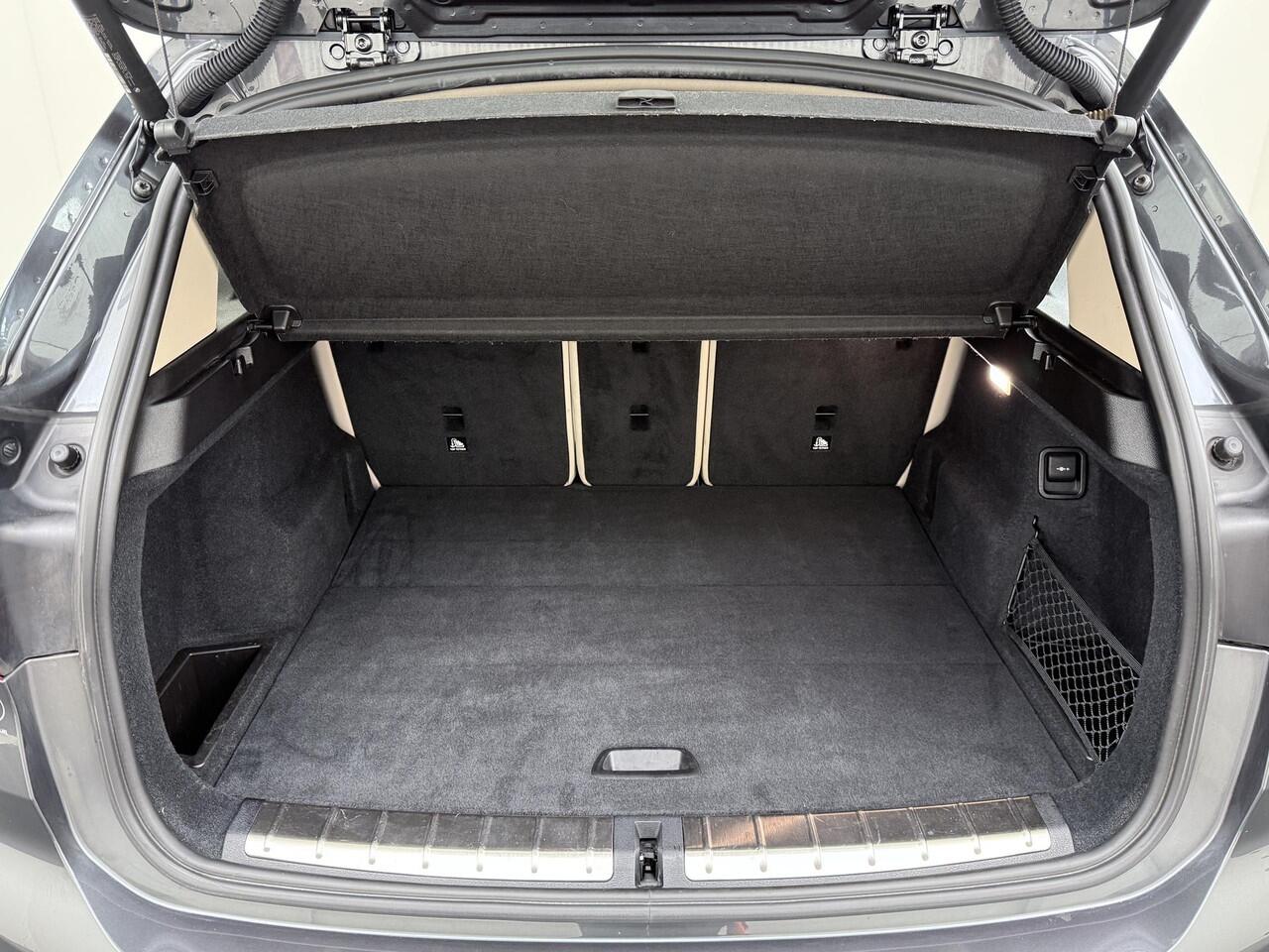 BMW X1 sDrive18i Business Edition Plus X-Line | Panorama Dak | Dealer Onderhouden | Camera |