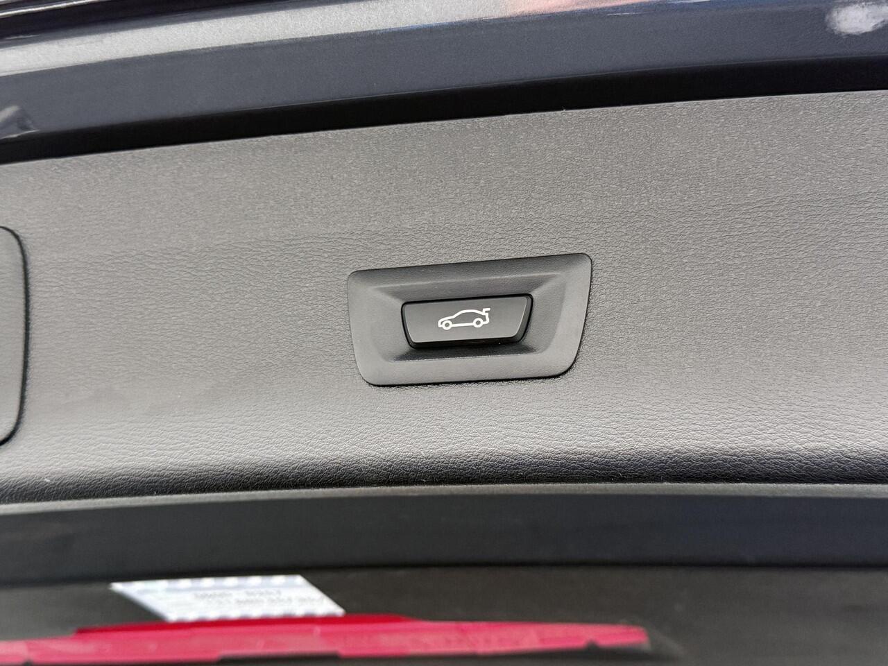 BMW X1 sDrive18i Business Edition Plus X-Line | Panorama Dak | Dealer Onderhouden | Camera |