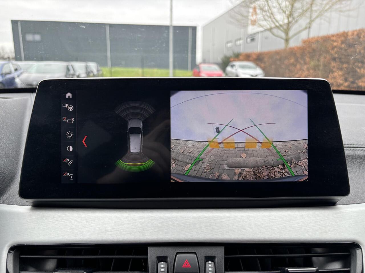 BMW X1 sDrive20i Business Edition Plus | Panoramadak | Sportstoelen | Vol leder | 1e Eig |