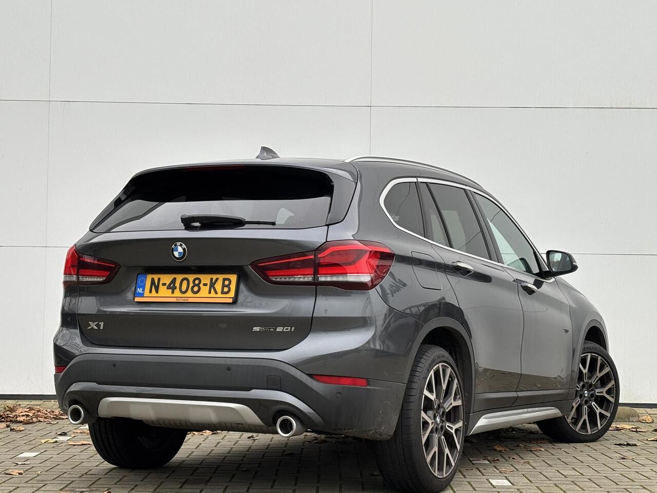 BMW X1 sDrive20i Business Edition Plus | Panoramadak | Sportstoelen | Vol leder | 1e Eig |