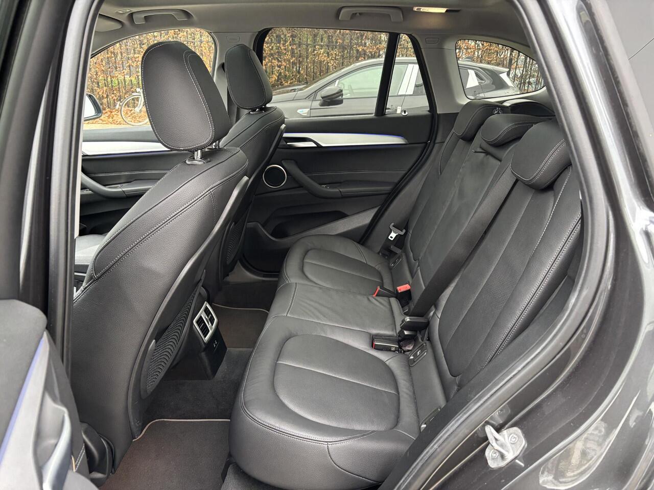BMW X1 sDrive20i Business Edition Plus | Panoramadak | Sportstoelen | Vol leder | 1e Eig |