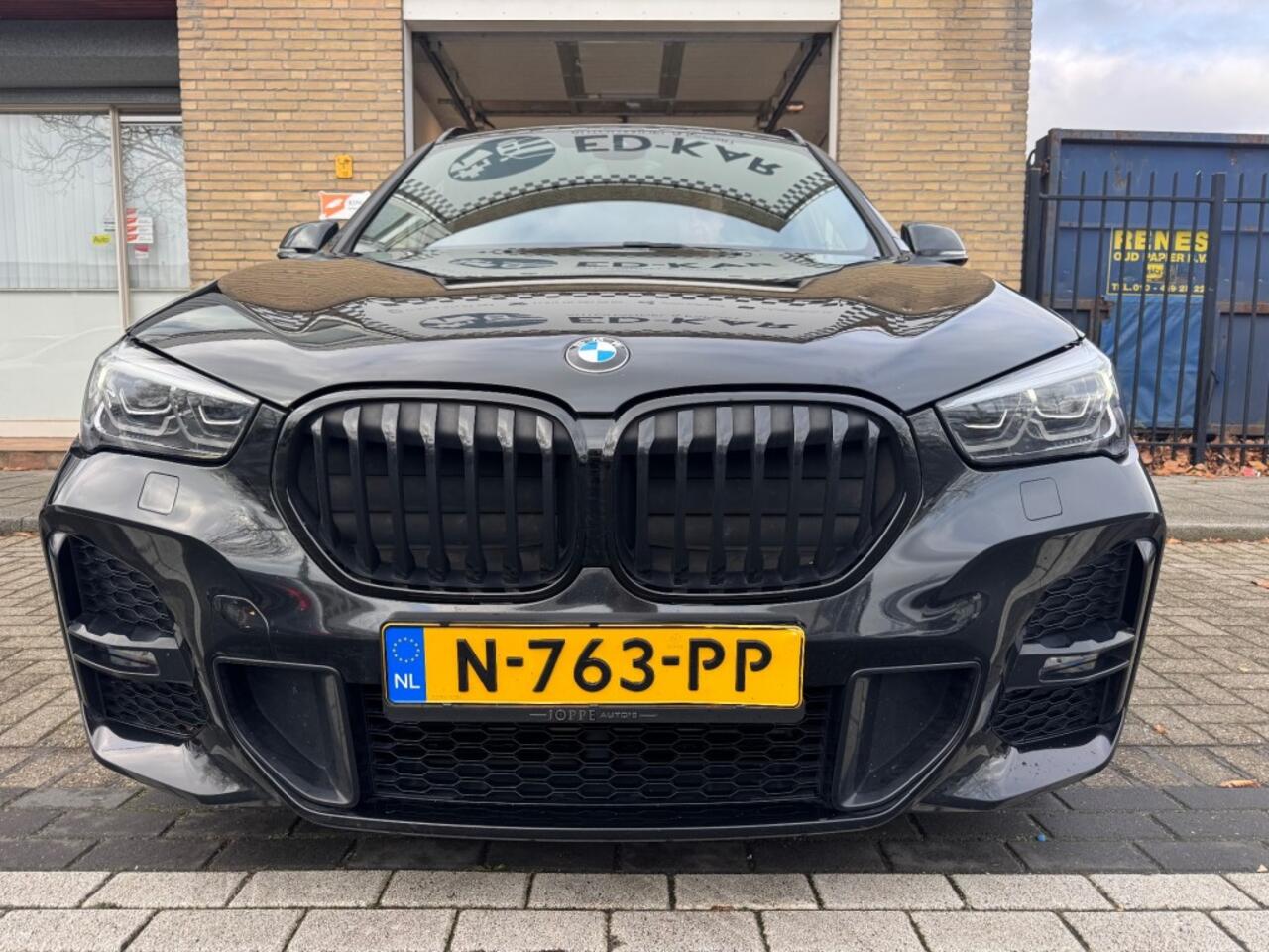 BMW X1 sDrive18i High Executive M-PAKKET LEER ACC LANEASSIST TOP STAAT