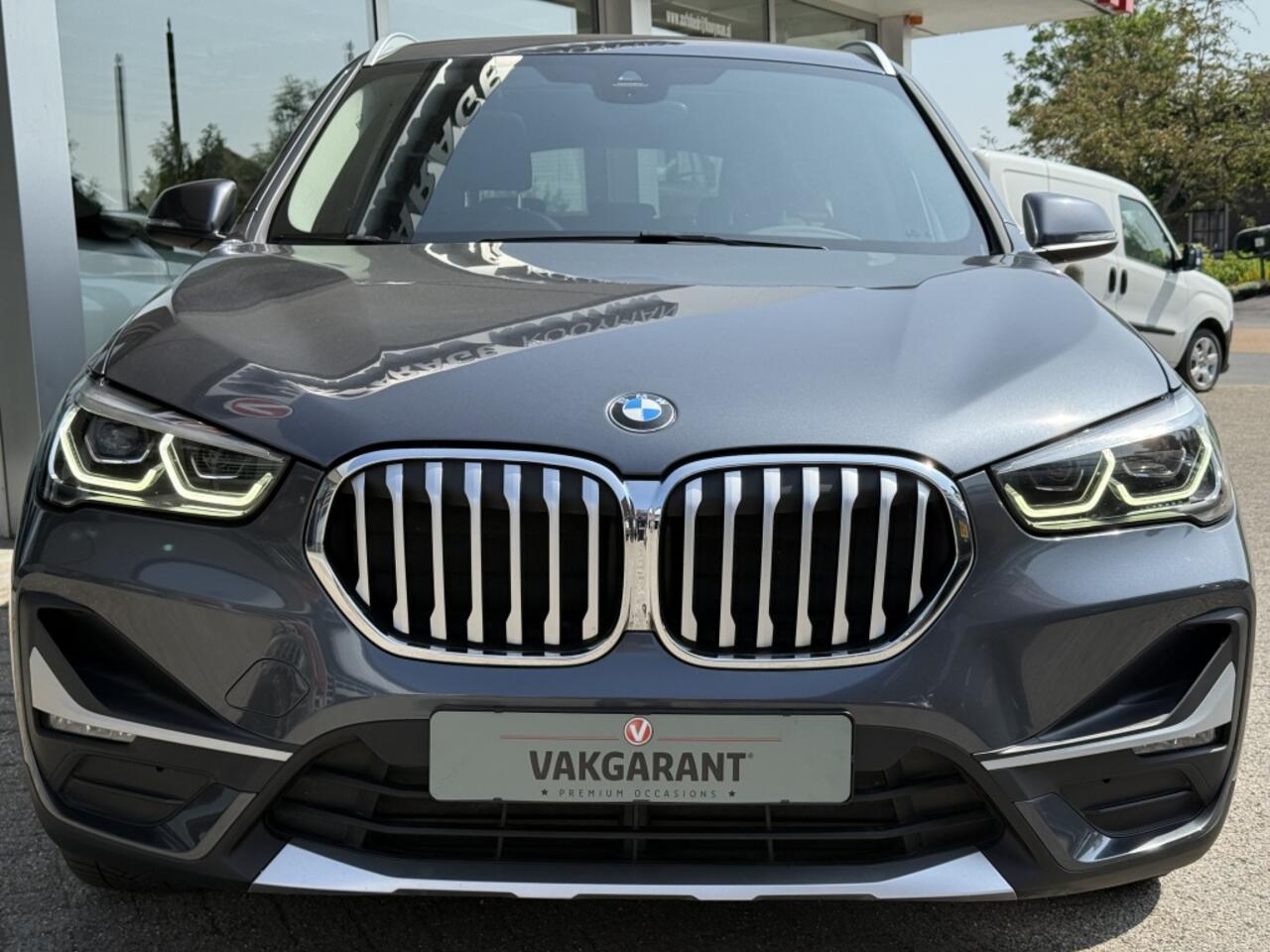 BMW X1 X1 xDrive25e plugin xLine | 220PK | Vleder | Pano | Camera