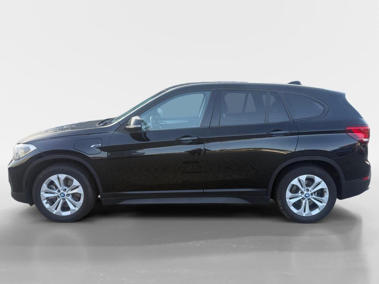 BMW X1 xDrive25e Executive | Automaat | Stoel Verwarming | Navigatie | Apple Carplay/Android Auto | Parkeersensoren | Cruise Control | DAB | Climate Control