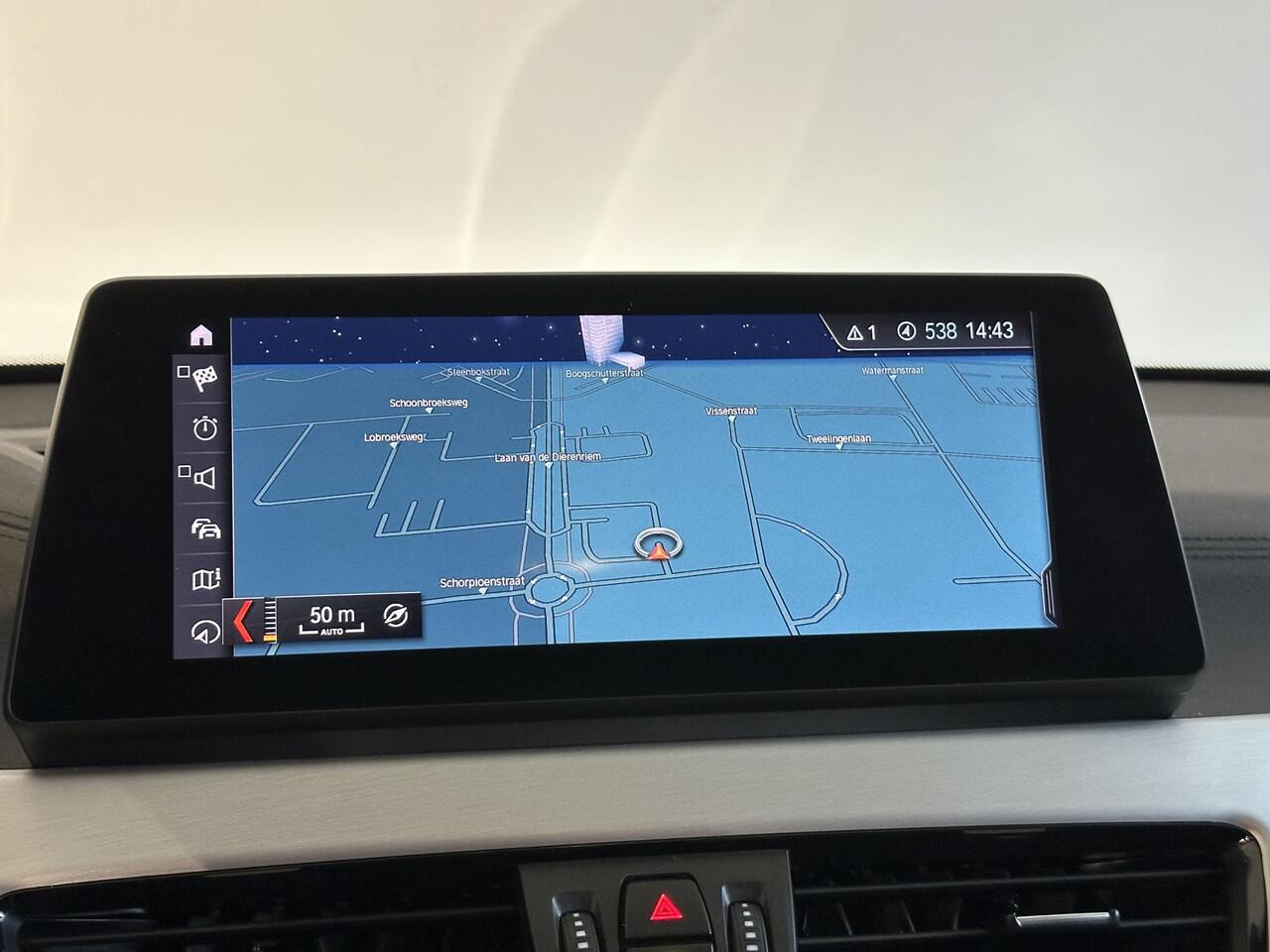 BMW X1 sDrive20i Business Edition Plus M SPORT | AUTOMAAT | NAVIGATIE | ACHTERUITRIJCAMERA | PARKEERSENSOREN VOOR-/ACHTER | STOEL-/STUURVERWARMING