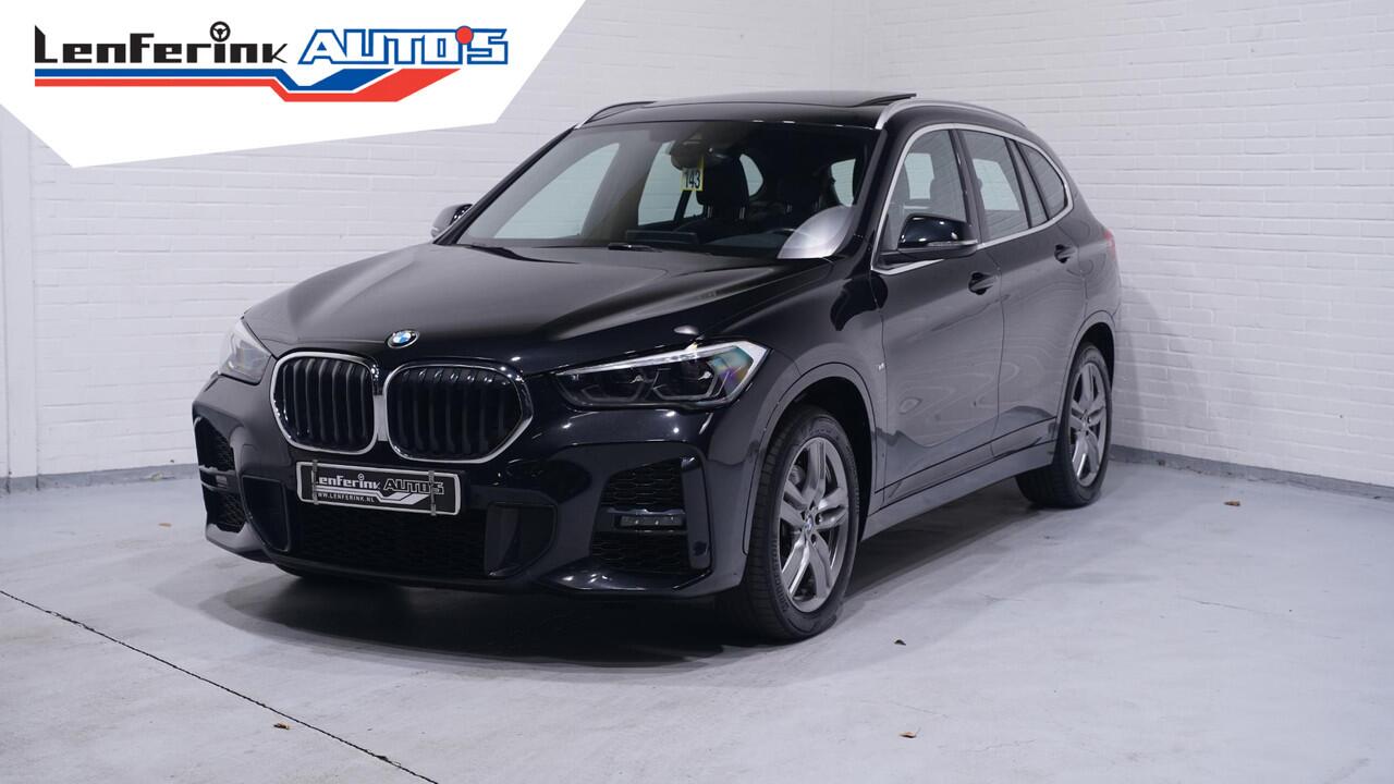 BMW X1 sDrive20i M Sport Panoramadak 1e Eig. NAP Head up Camera Apple Carplay Led koplampen
