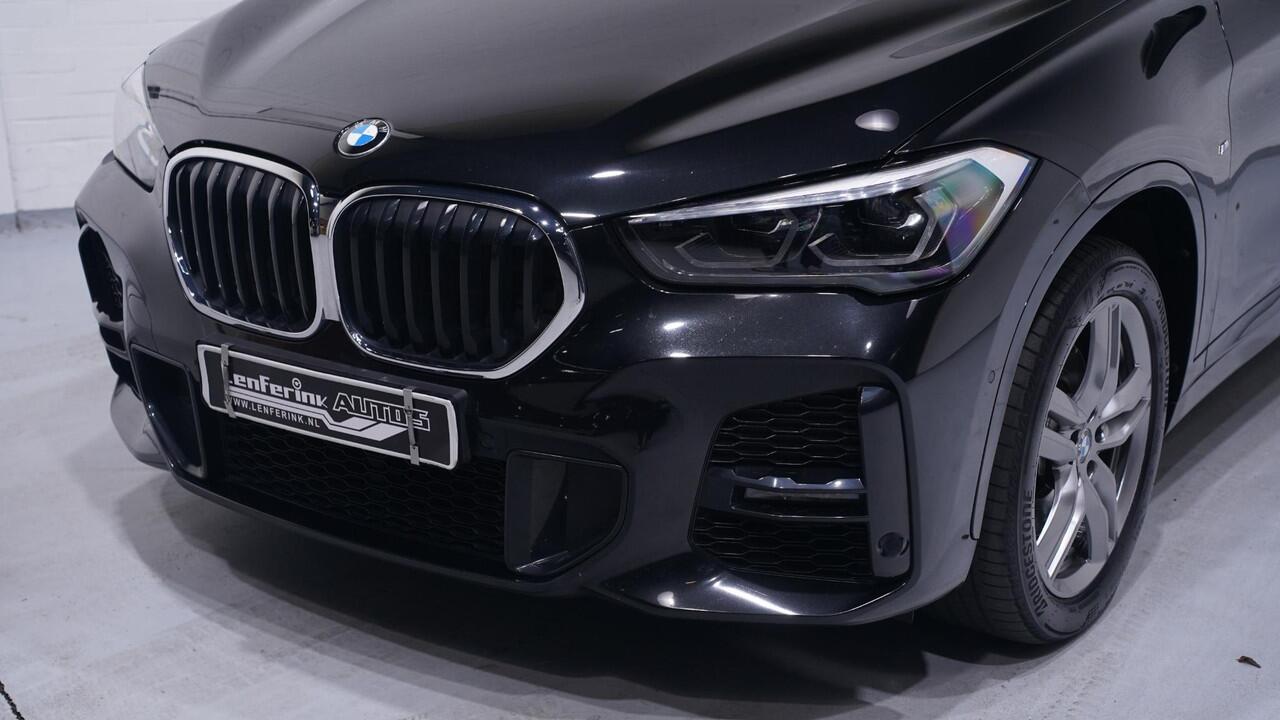 BMW X1 sDrive20i M Sport Panoramadak 1e Eig. NAP Head up Camera Apple Carplay Led koplampen