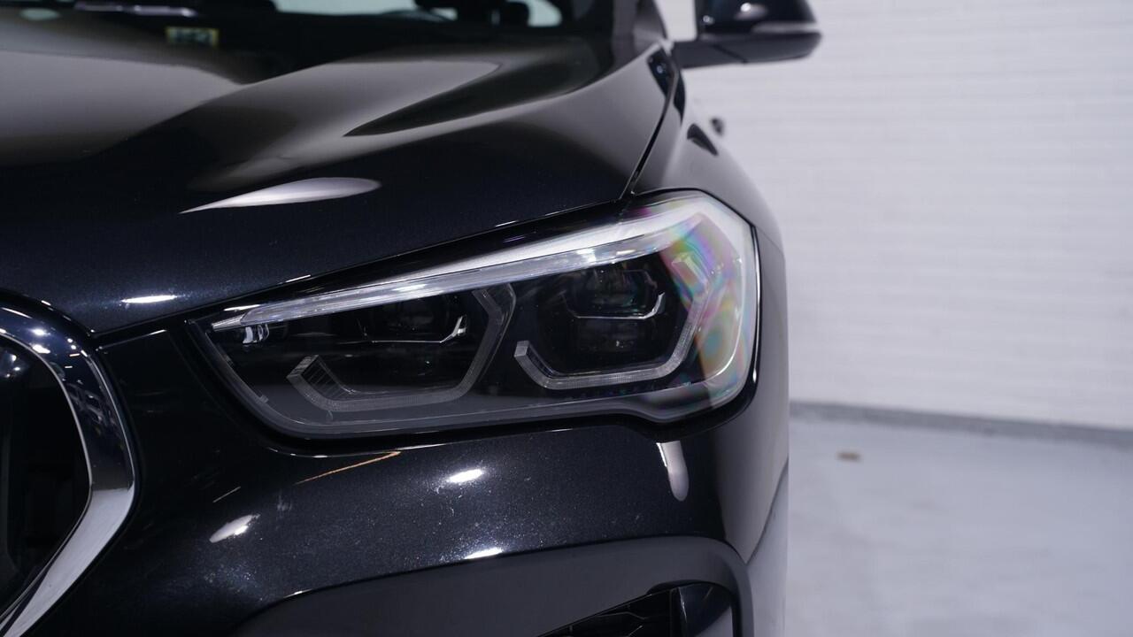 BMW X1 sDrive20i M Sport Panoramadak 1e Eig. NAP Head up Camera Apple Carplay Led koplampen