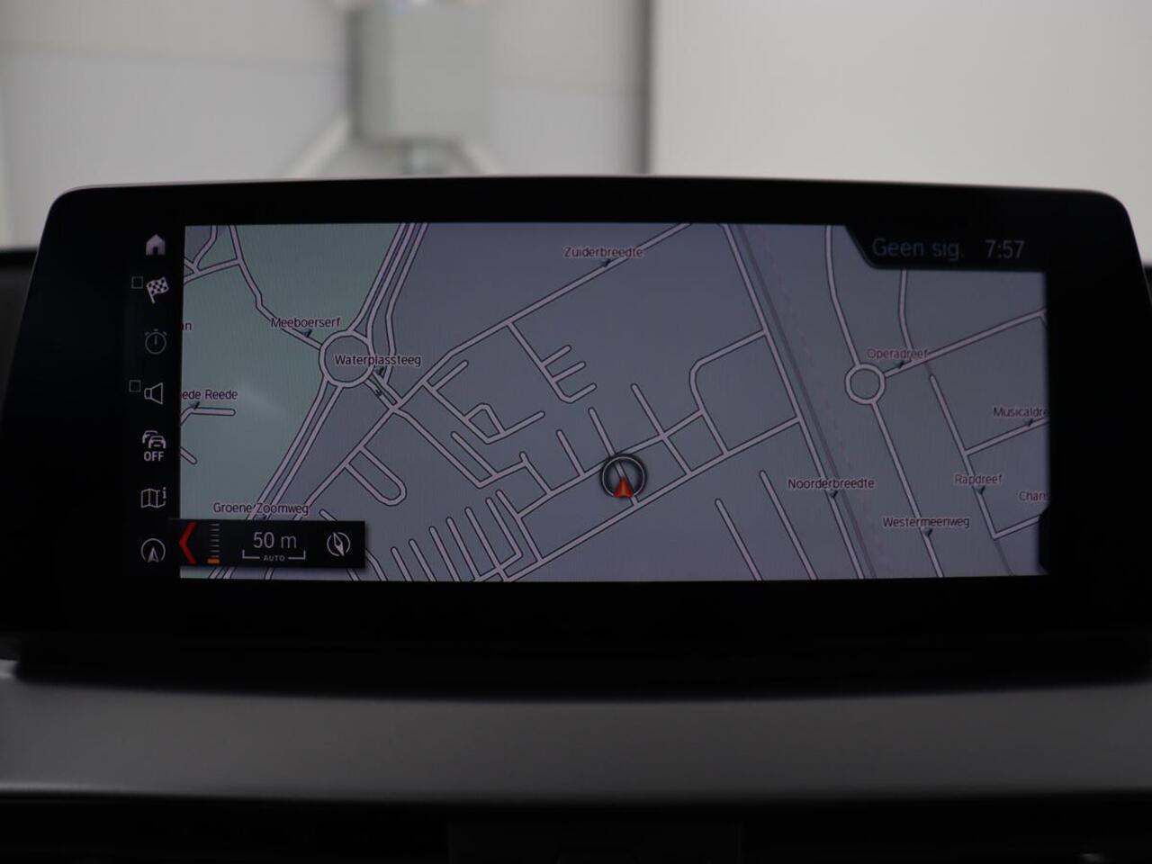 BMW X1 sDrive20i Executive | Sportstoelen | Head-Up | Full LED | Navigatie | DAB | Climate control | Parkeerhulp | Cruise control | Bluetooth