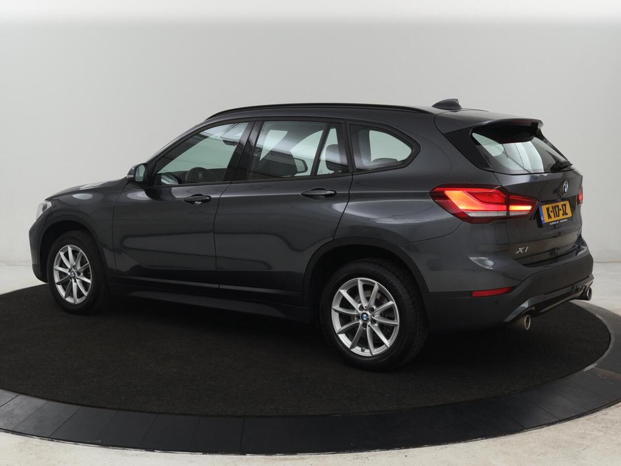 BMW X1 sDrive20i Executive | Sportstoelen | Head-Up | Full LED | Navigatie | DAB | Climate control | Parkeerhulp | Cruise control | Bluetooth